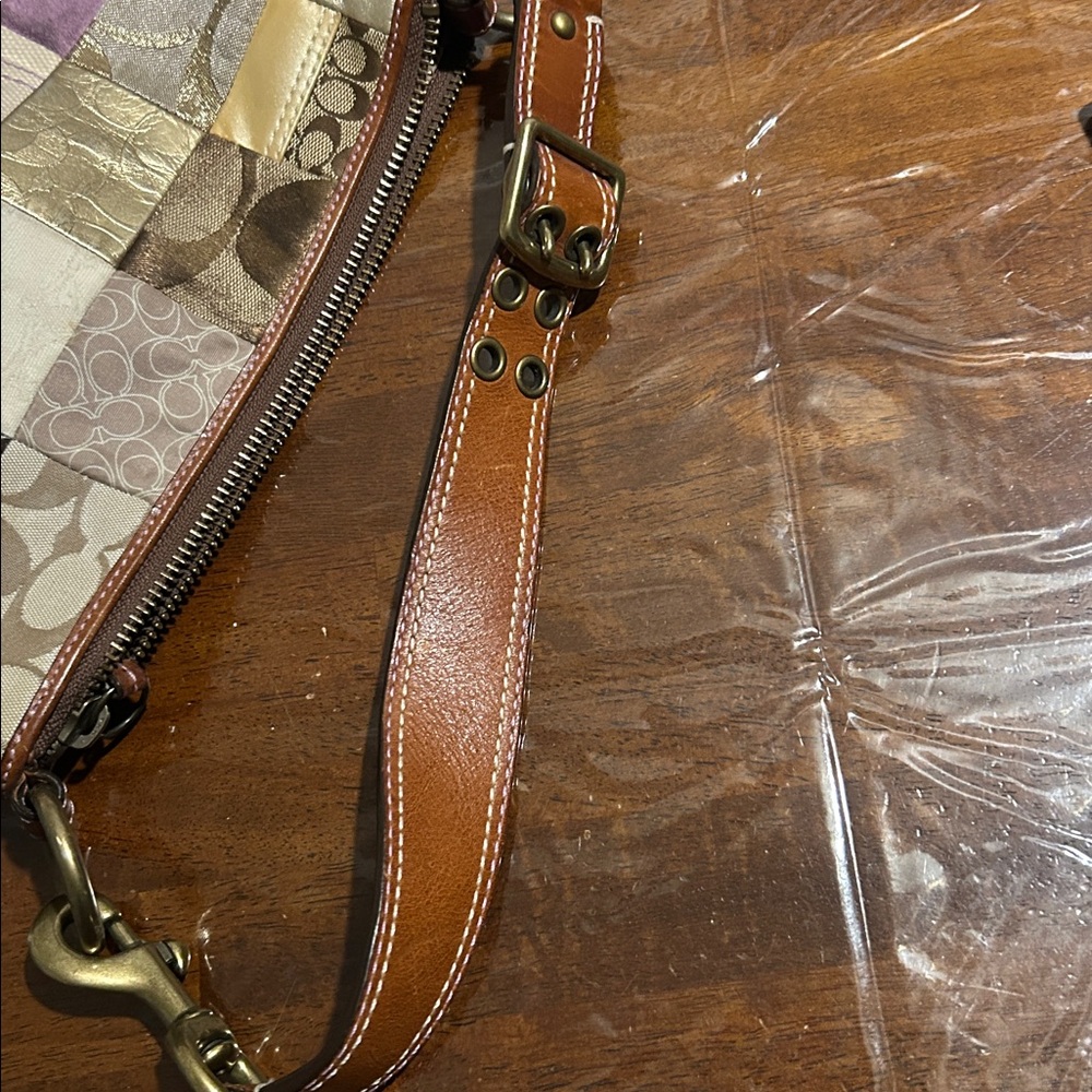 Coach Patchwork Hobo Gold and Cream
Fairly good condition clean inside - Picture 7 of 7